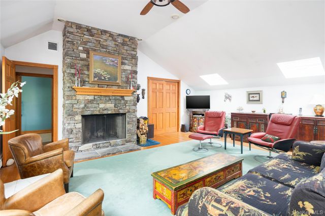 17 Highridge Drive, Huntington, NY 11743