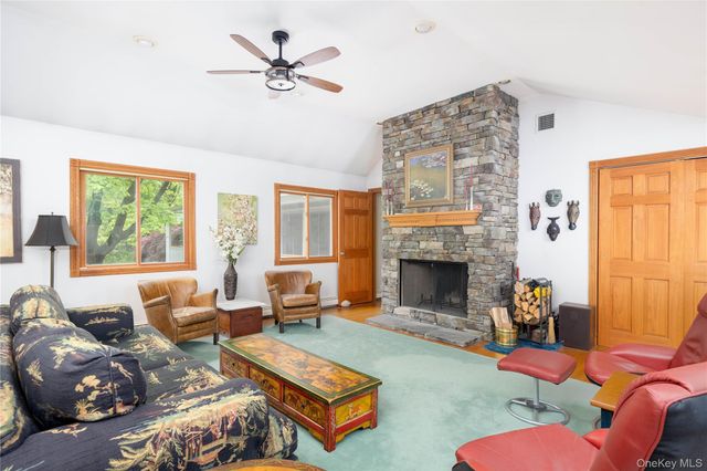 17 Highridge Drive, Huntington, NY 11743