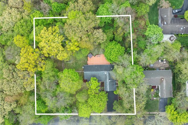 17 Highridge Drive, Huntington, NY 11743