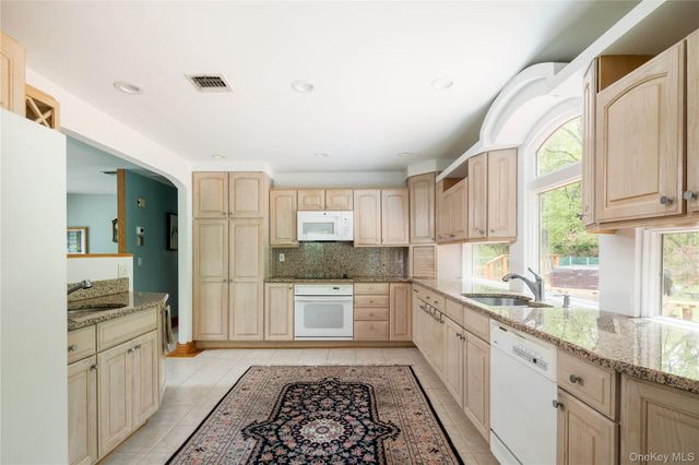 17 Highridge Drive, Huntington, NY 11743
