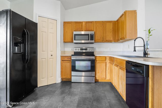 1091 Slocum Street NW, Palm Bay, FL 32907