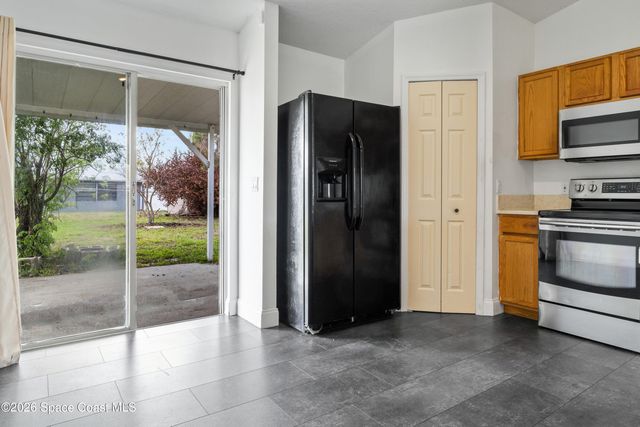 1091 Slocum Street NW, Palm Bay, FL 32907