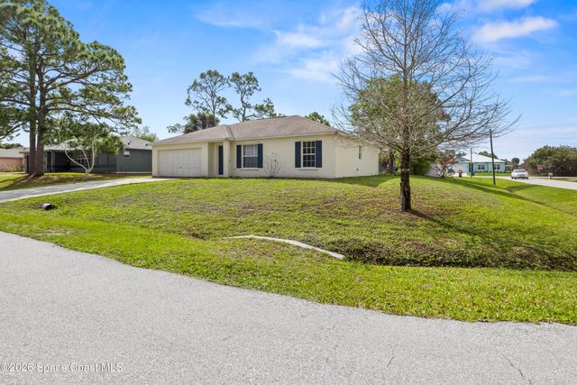1091 Slocum Street NW, Palm Bay, FL 32907