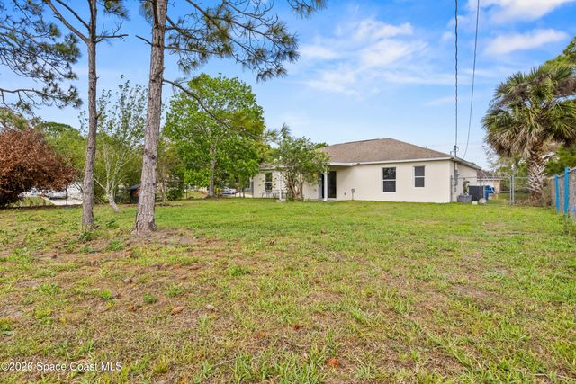 1091 Slocum Street NW, Palm Bay, FL 32907