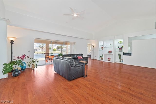 9918 Las Casas DR, Fort Myers, FL 33919