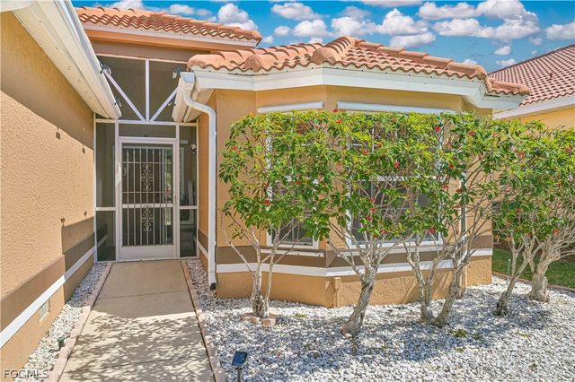 9918 Las Casas DR, Fort Myers, FL 33919