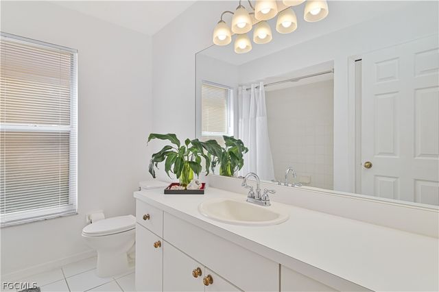 9918 Las Casas DR, Fort Myers, FL 33919