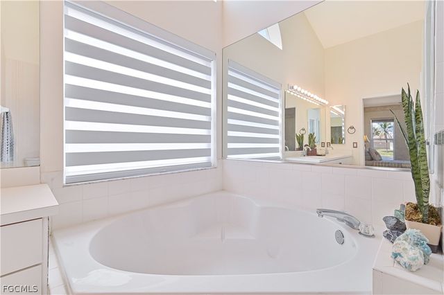 9918 Las Casas DR, Fort Myers, FL 33919