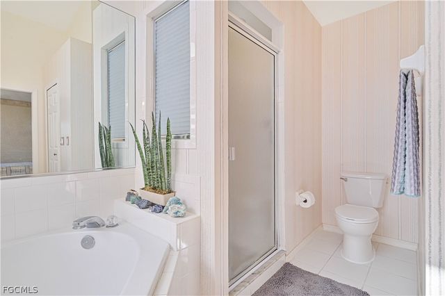 9918 Las Casas DR, Fort Myers, FL 33919