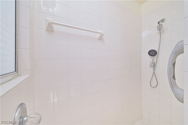 9918 Las Casas DR, Fort Myers, FL 33919