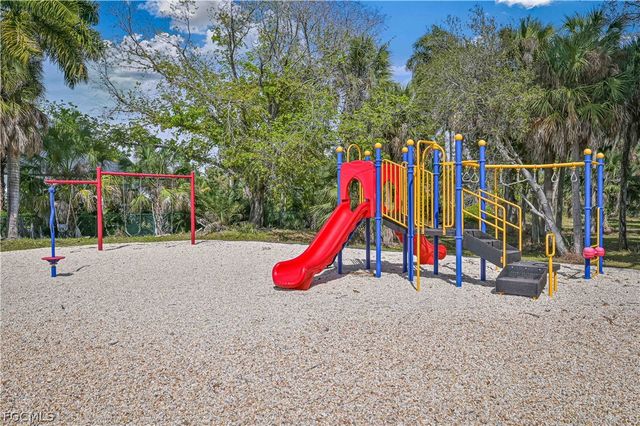 9918 Las Casas DR, Fort Myers, FL 33919