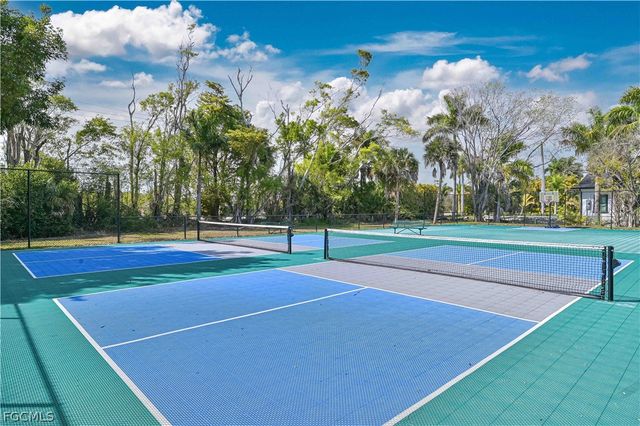 9918 Las Casas DR, Fort Myers, FL 33919