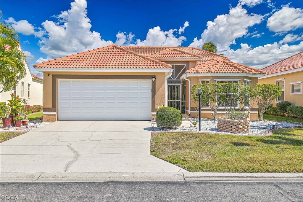 9918 Las Casas DR, Fort Myers, FL 33919