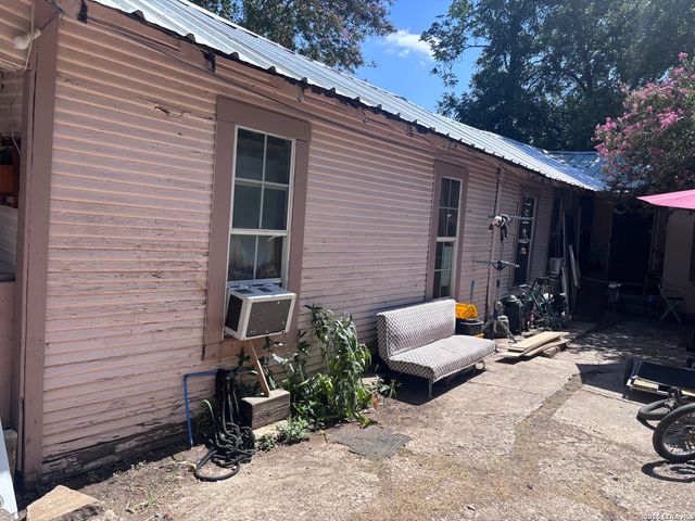 2210 S TRINITY ST, San Antonio, TX 78207