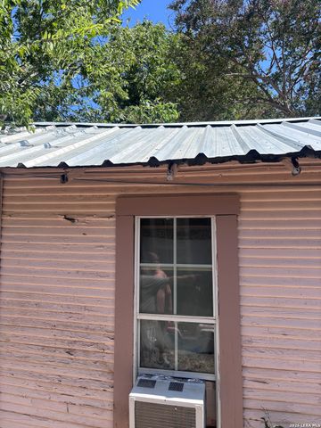 2210 S TRINITY ST, San Antonio, TX 78207