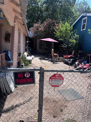 2210 S TRINITY ST, San Antonio, TX 78207