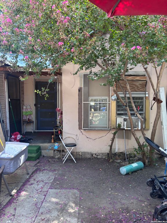 2210 S TRINITY ST, San Antonio, TX 78207