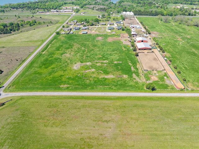 417 S Ray Roberts Parkway, Tioga, TX 76271