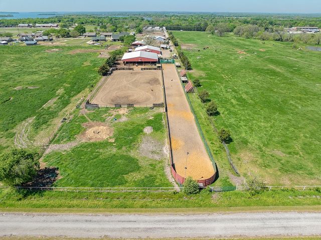 417 S Ray Roberts Parkway, Tioga, TX 76271