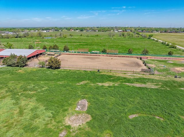 417 S Ray Roberts Parkway, Tioga, TX 76271