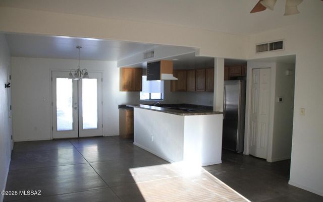 834 E Limberlost Drive, Tucson, AZ 85719