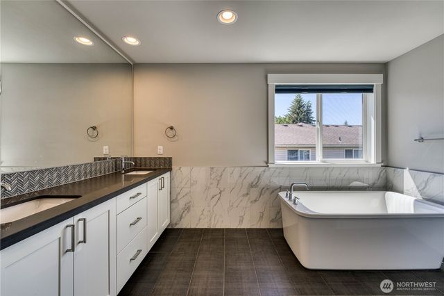 20819 9th Place W, Lynnwood, WA 98036