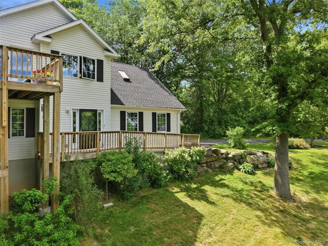 15 Meadow Drive, Red Hook, NY 12571
