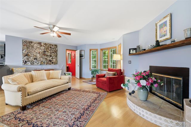 15 Meadow Drive, Red Hook, NY 12571