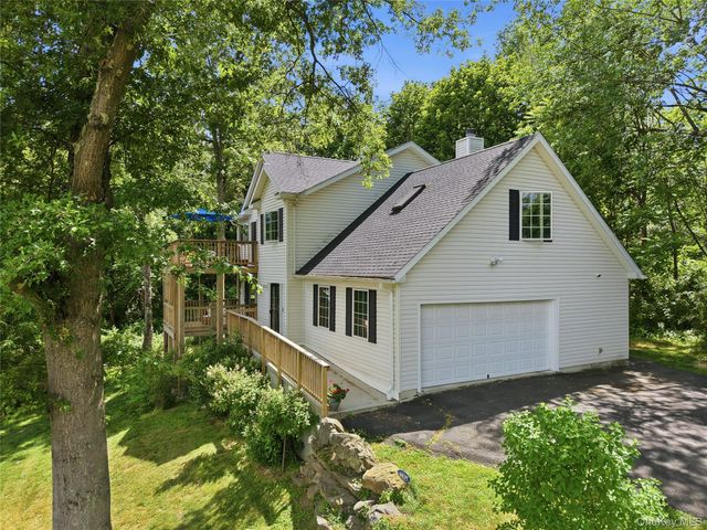15 Meadow Drive, Red Hook, NY 12571