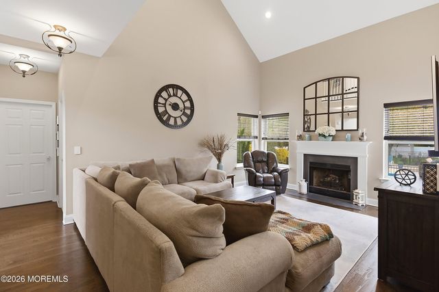 8 Arboretum Drive, Jackson, NJ 08527