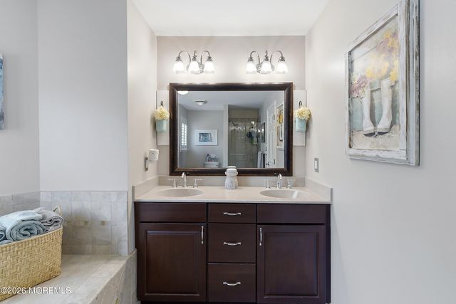 8 Arboretum Drive, Jackson, NJ 08527