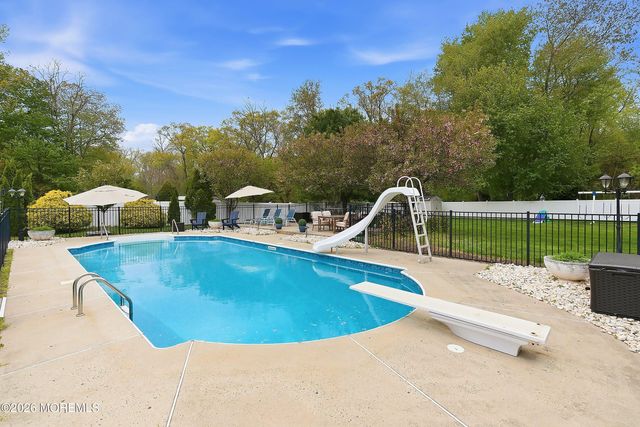 8 Arboretum Drive, Jackson, NJ 08527