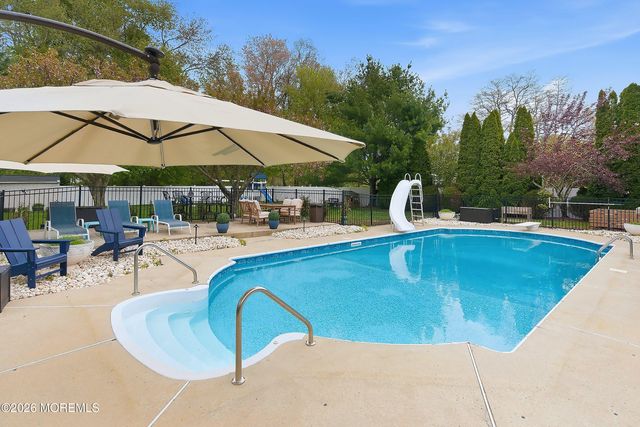 8 Arboretum Drive, Jackson, NJ 08527