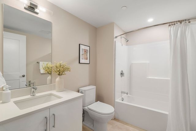 105 Washington 611, Boston, MA 02135