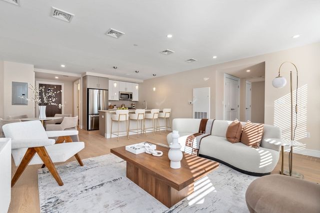 105 Washington 611, Boston, MA 02135