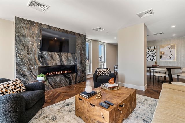 105 Washington 611, Boston, MA 02135
