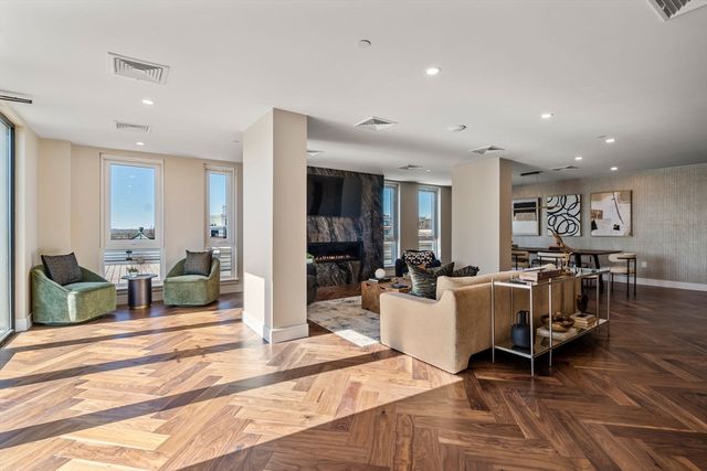 105 Washington 611, Boston, MA 02135