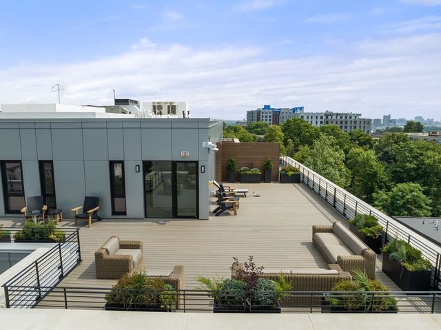 105 Washington 611, Boston, MA 02135