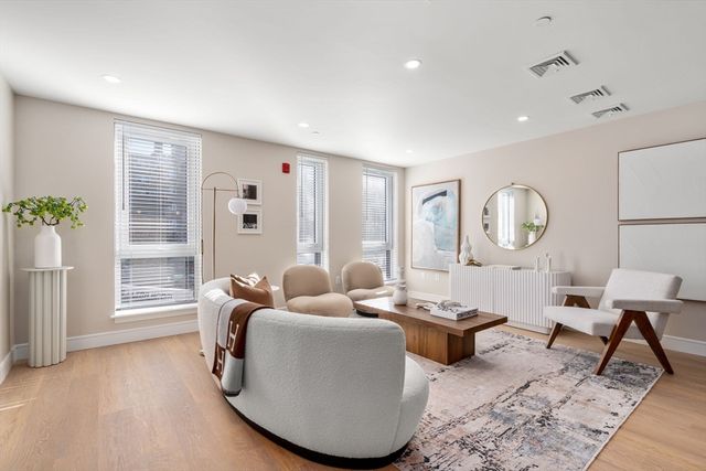 105 Washington 611, Boston, MA 02135