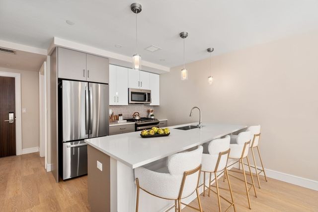 105 Washington 611, Boston, MA 02135