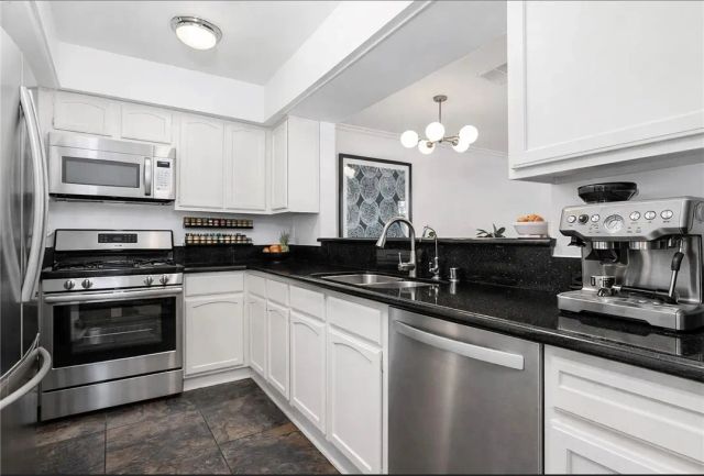 2480 Penmar, Venice, CA 90291