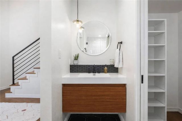 2480 Penmar, Venice, CA 90291