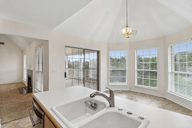 604 West Crest Dr, Kerrville, TX 78028