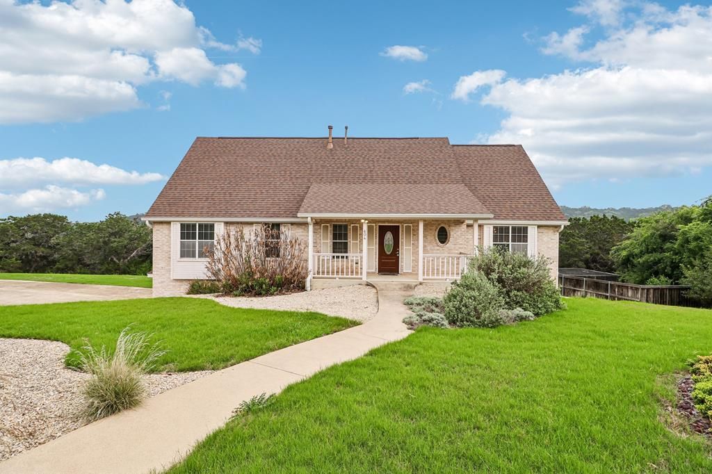 604 West Crest Dr, Kerrville, TX 78028