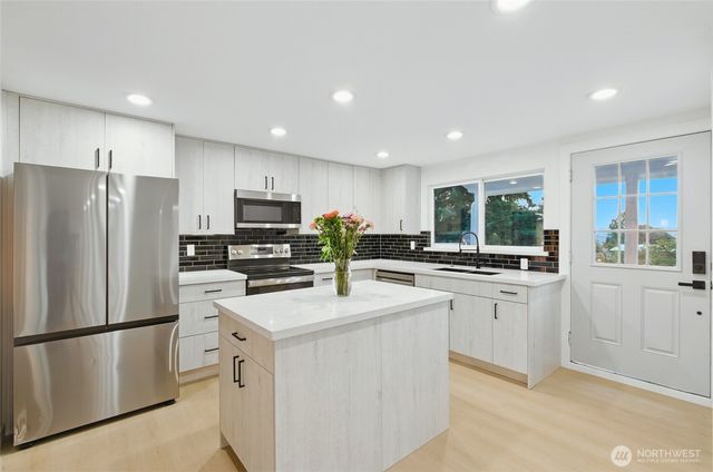 5150 S Creston Street, Seattle, WA 98178