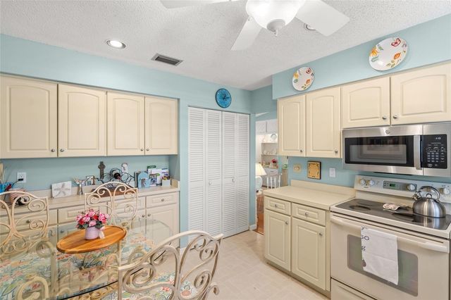 4562 FOREST WOOD TRAIL 15, Sarasota, FL 34241