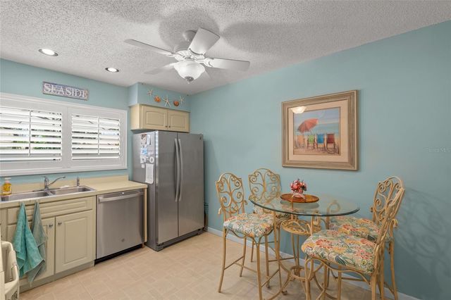 4562 FOREST WOOD TRAIL 15, Sarasota, FL 34241