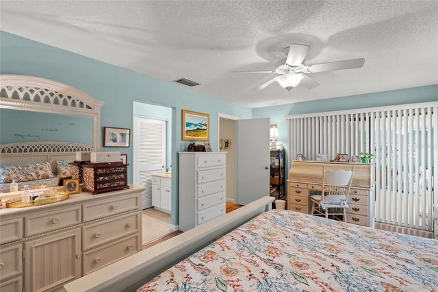 4562 FOREST WOOD TRAIL 15, Sarasota, FL 34241