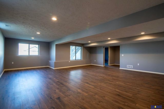 124 S 91st Street, Lincoln, NE 68520