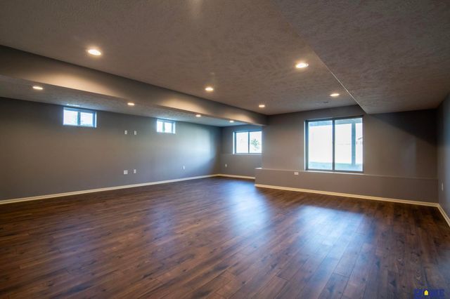 124 S 91st Street, Lincoln, NE 68520